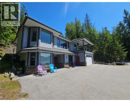 1710 6 Highway, Nakusp, British Columbia