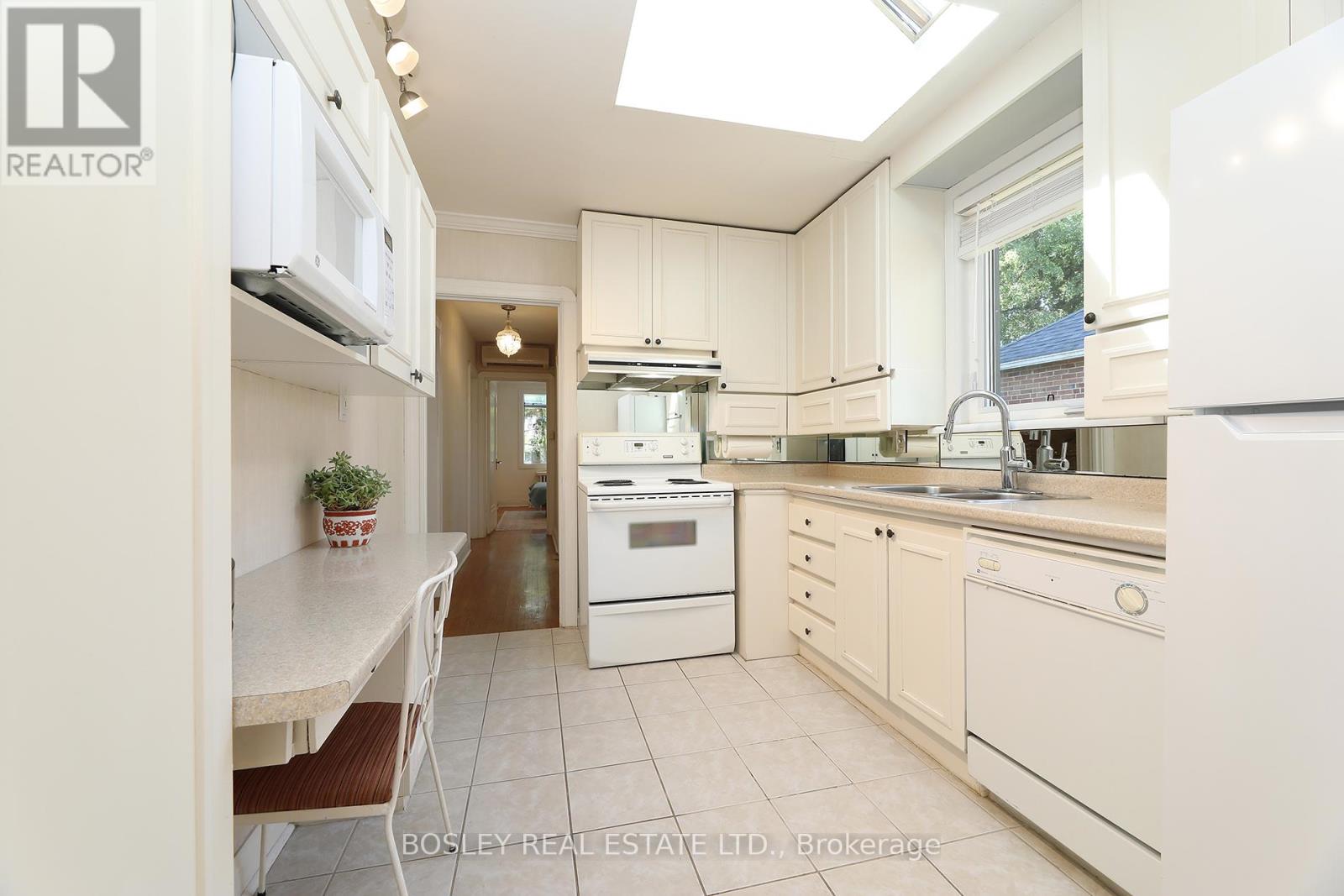 161 Joicey Boulevard, Toronto, Ontario  M5M 2V1 - Photo 7 - C13422328