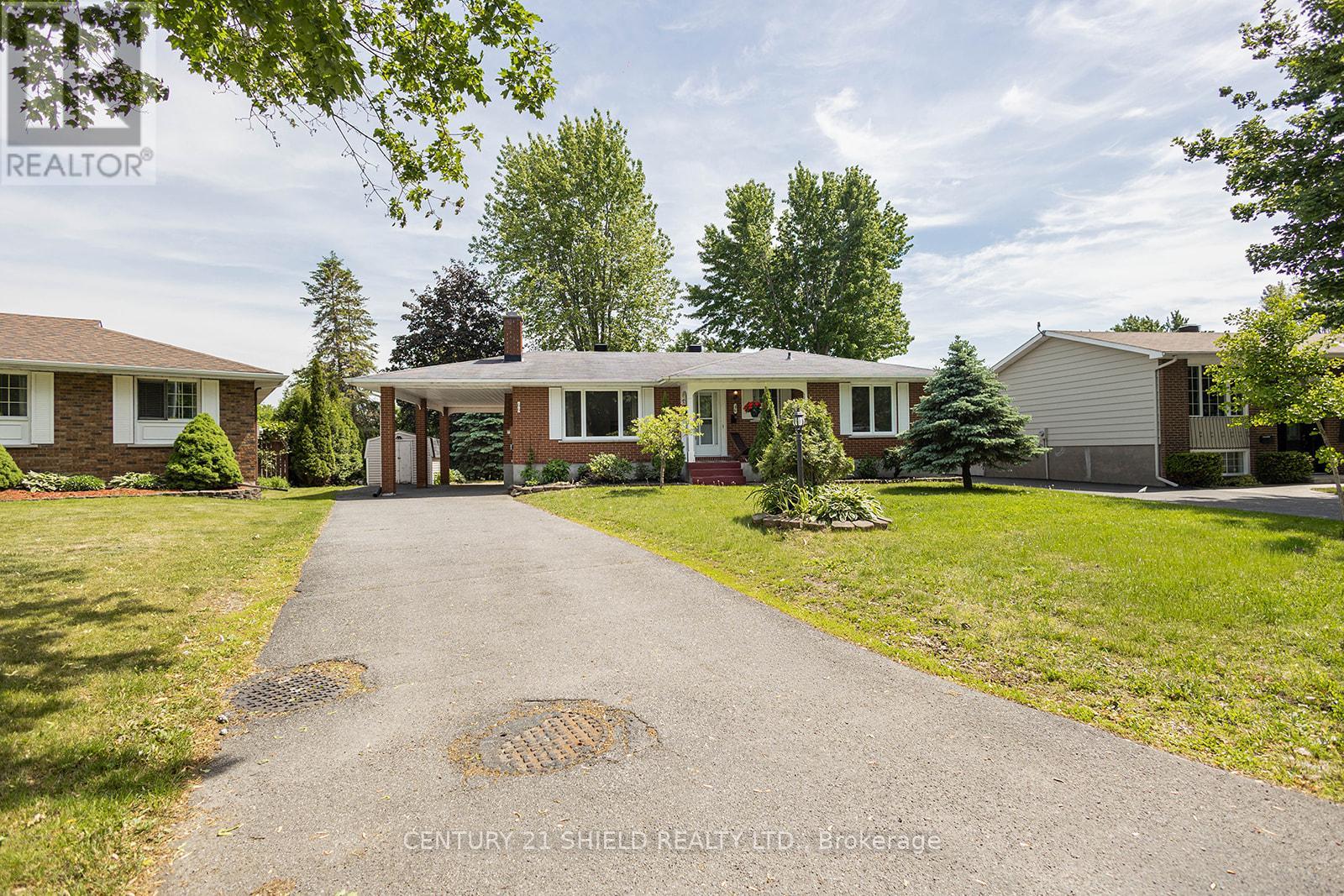 66 VALECREST DRIVE, Cornwall, Ontario