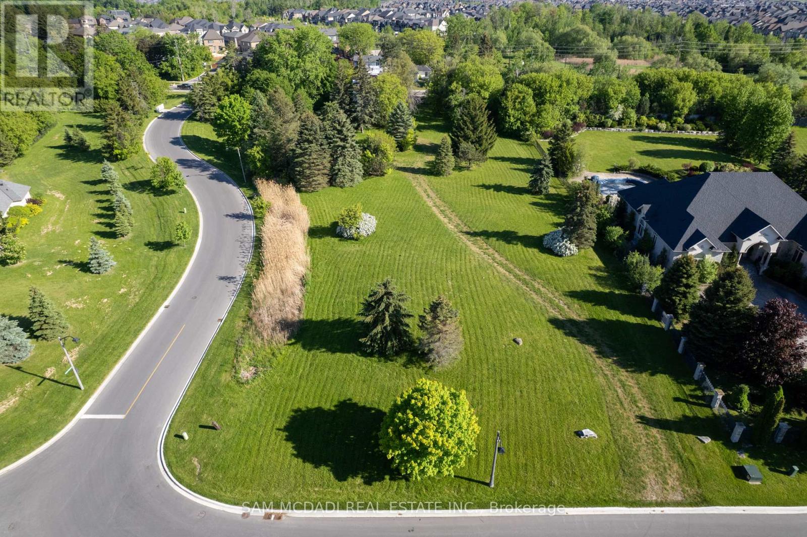 10 Richard Lovat Court, Vaughan, Ontario  L0J 1C0 - Photo 2 - N13422048