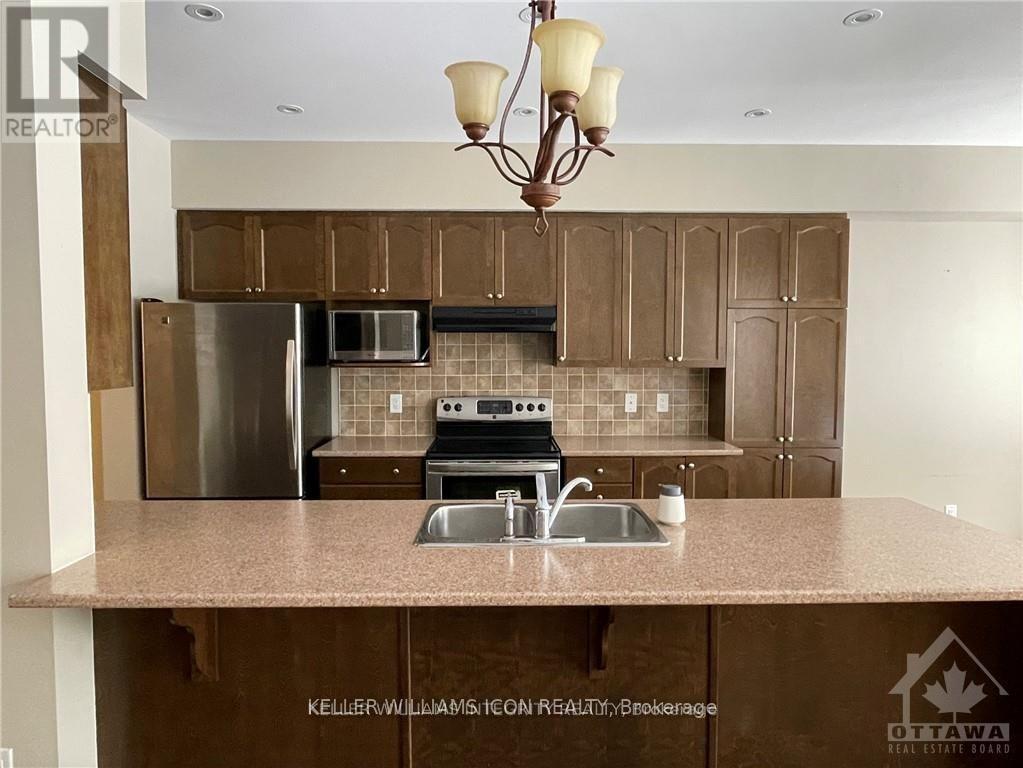 957 Fletcher Circle, Ottawa, Ontario K2T 0B9 - Photo 2 - X13422422