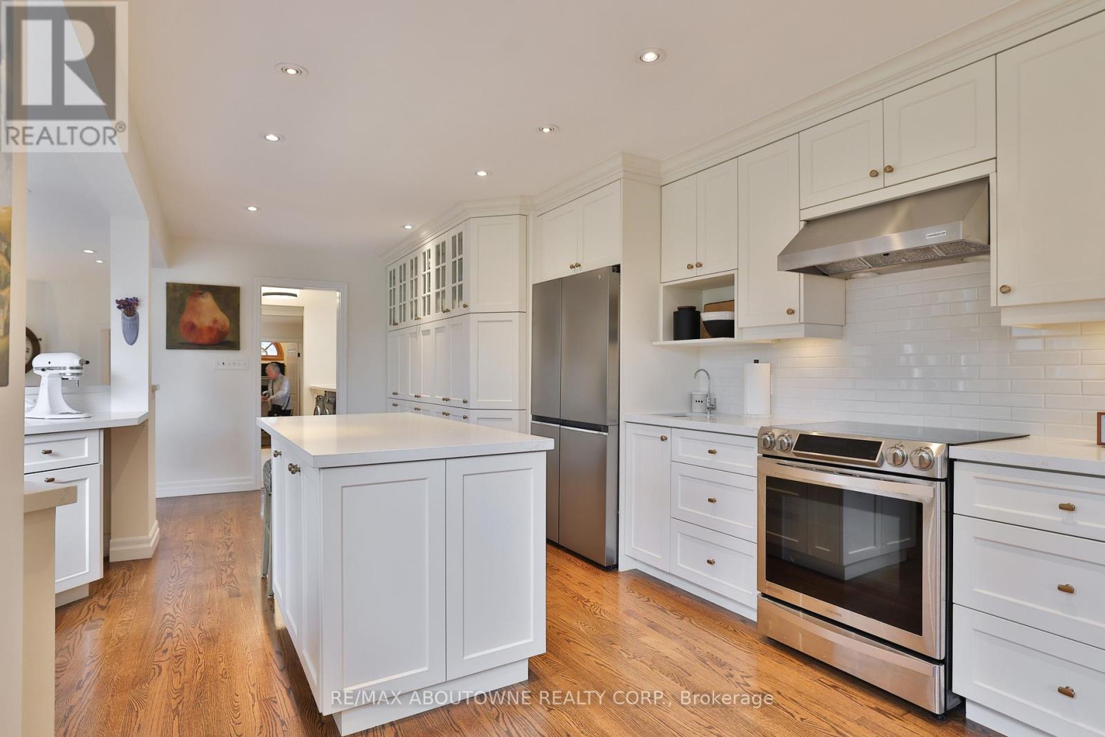 1268 Hillhurst Road, Oakville, Ontario  L6J 1X4 - Photo 14 - W12922924