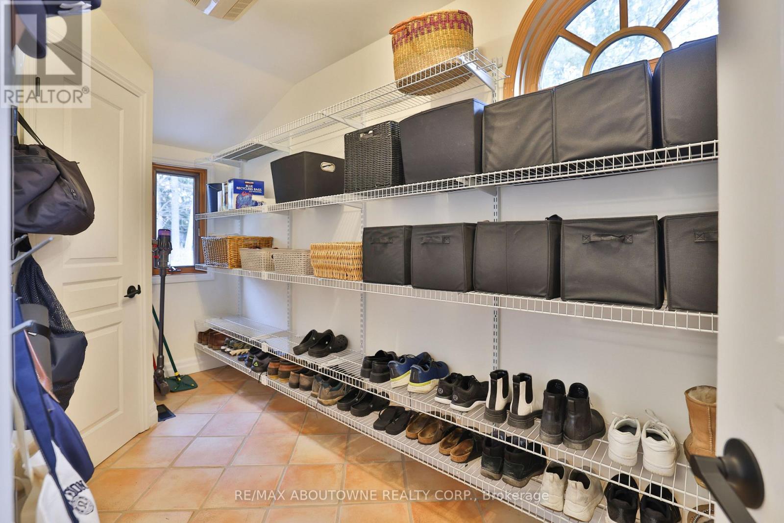 1268 Hillhurst Road, Oakville, Ontario  L6J 1X4 - Photo 24 - W12922924
