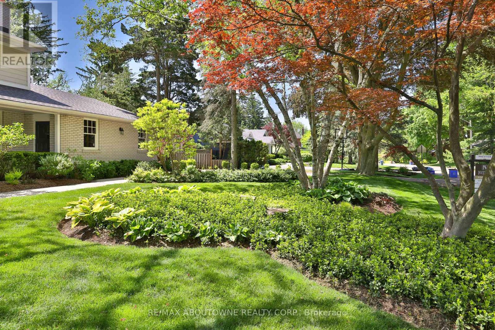 1268 Hillhurst Road, Oakville, Ontario  L6J 1X4 - Photo 3 - W12922924