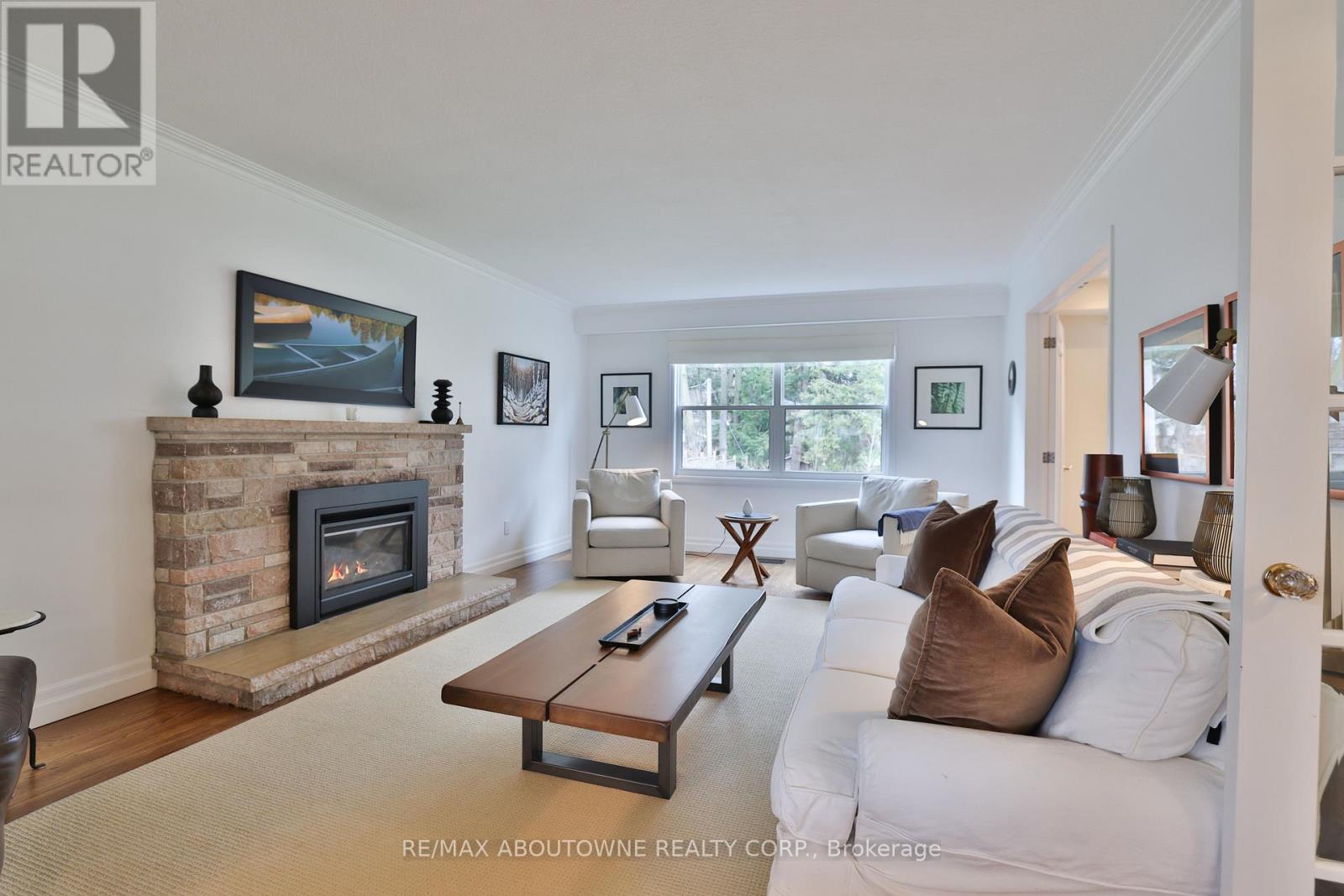 1268 Hillhurst Road, Oakville, Ontario  L6J 1X4 - Photo 8 - W12922924