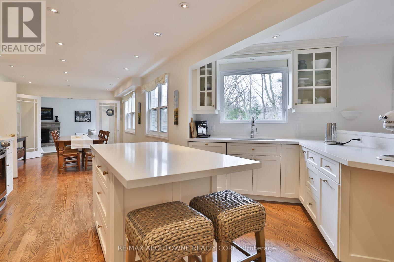 1268 Hillhurst Road, Oakville, Ontario  L6J 1X4 - Photo 17 - W12922924