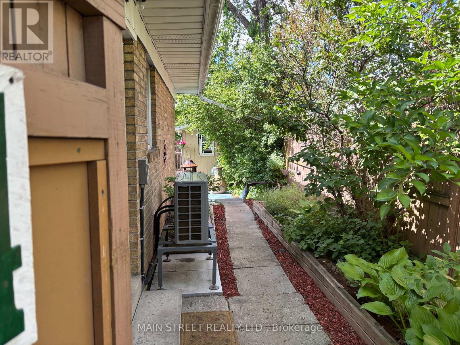 14 Westhampton Drive, Toronto, Ontario  M9R 1X6 - Photo 39 - W13094038