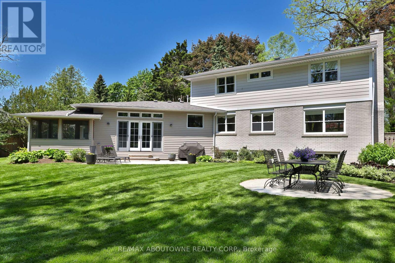 1268 Hillhurst Road, Oakville, Ontario  L6J 1X4 - Photo 48 - W12922924