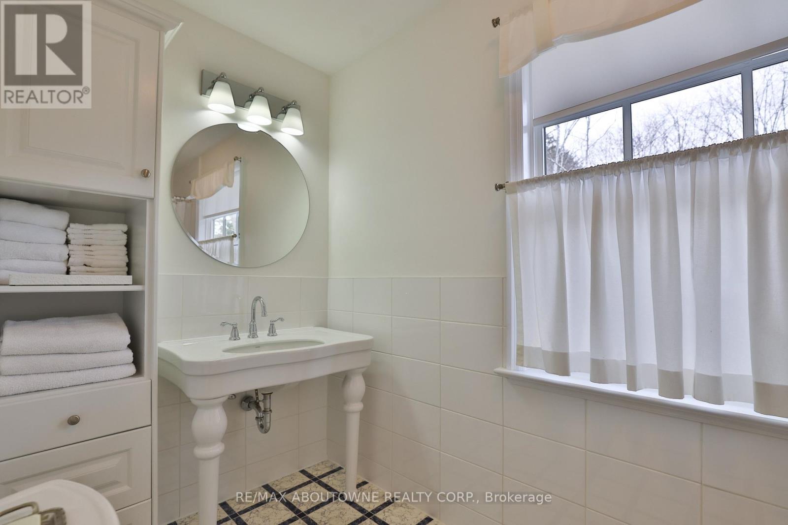 1268 Hillhurst Road, Oakville, Ontario  L6J 1X4 - Photo 36 - W12922924
