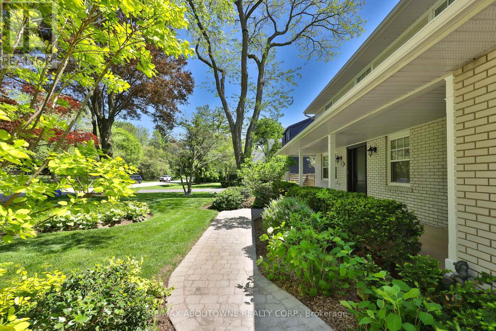 1268 Hillhurst Road, Oakville, Ontario  L6J 1X4 - Photo 5 - W12922924