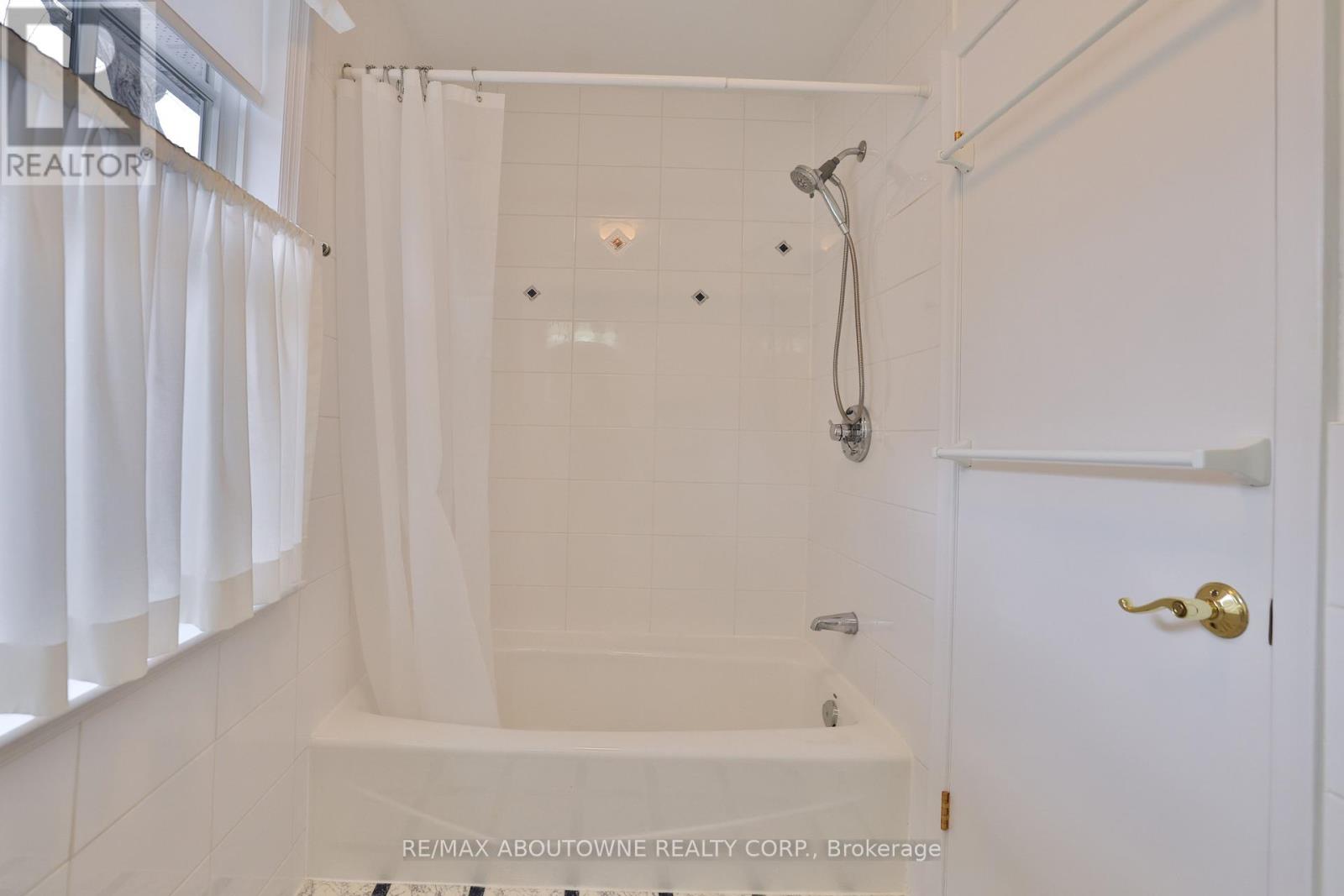 1268 Hillhurst Road, Oakville, Ontario  L6J 1X4 - Photo 37 - W12922924