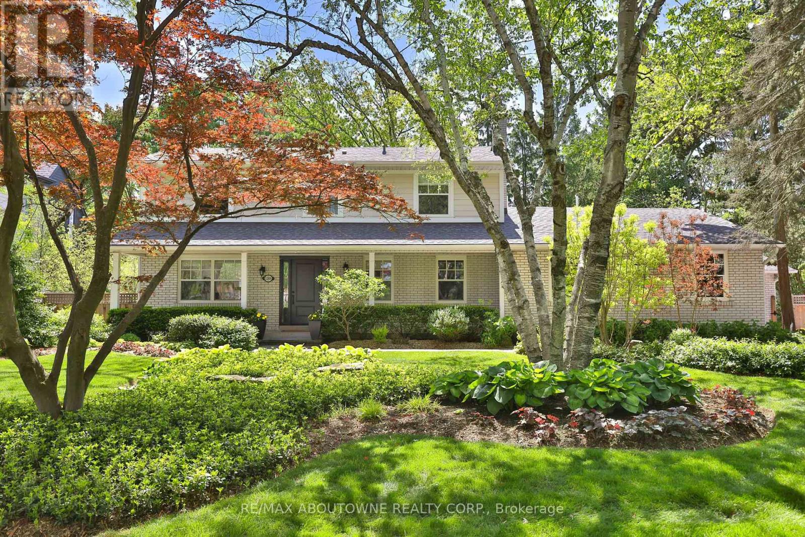 1268 Hillhurst Road, Oakville, Ontario  L6J 1X4 - Photo 2 - W12922924