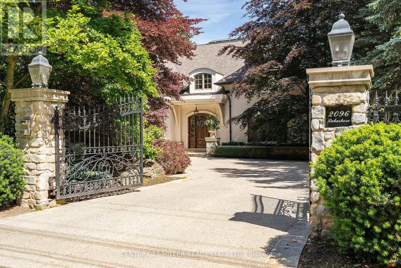 2096 LAKESHORE ROAD E, Oakville, Ontario