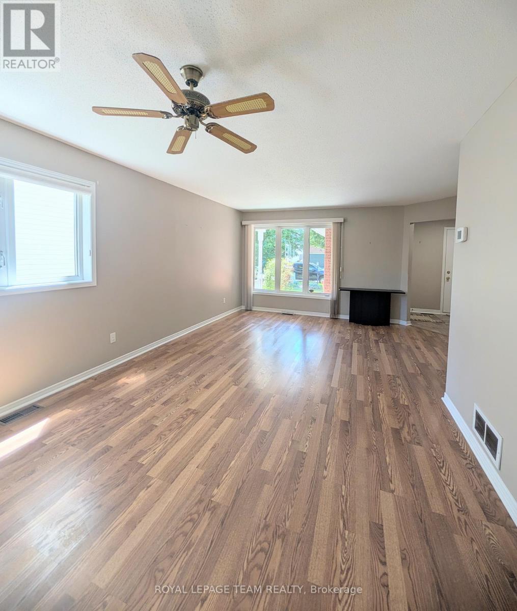 90 Moresby Drive, Ottawa, Ontario  K2M 2J6 - Photo 15 - X12915042