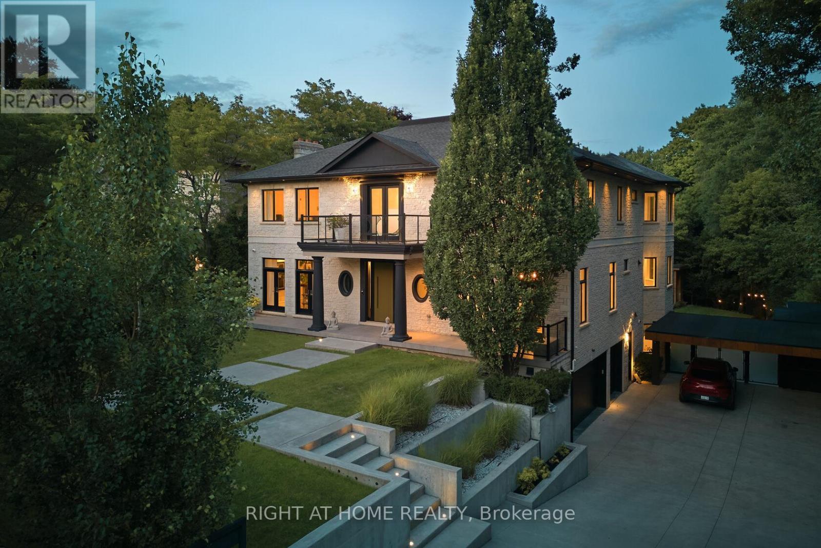 1305 ROYAL YORK ROAD, Toronto, Ontario