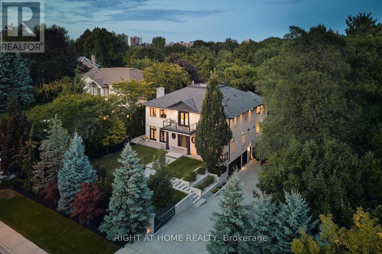 1305 Royal York Road, Toronto, Ontario  M9A 5E6 - Photo 2 - W13422460
