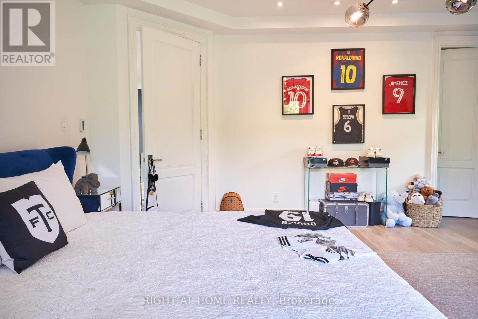 1305 Royal York Road, Toronto, Ontario  M9A 5E6 - Photo 26 - W13422460