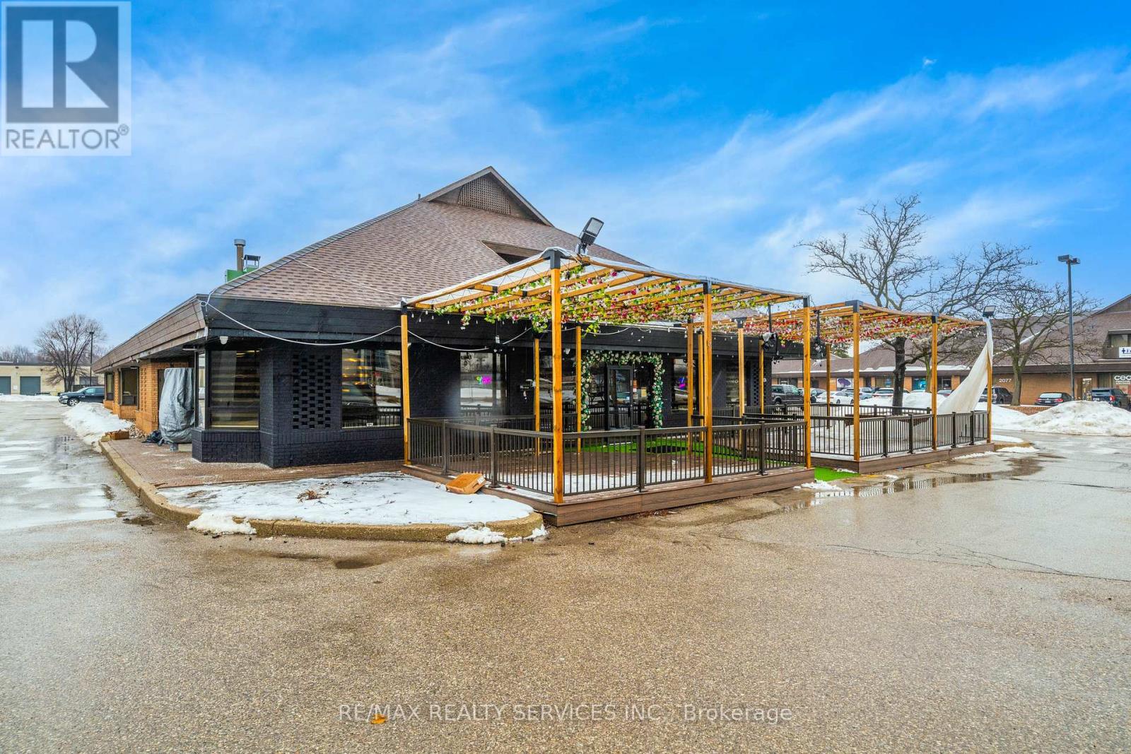 2055 DUNDAS STREET, Mississauga, Ontario