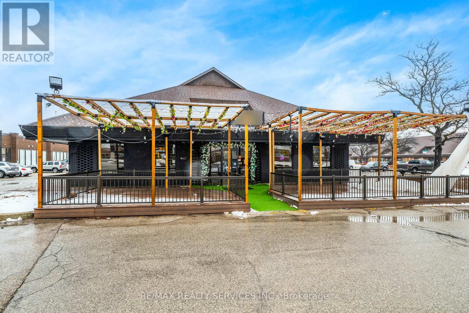2055 Dundas Street, Mississauga, Ontario  L4X 2W1 - Photo 2 - W13422510