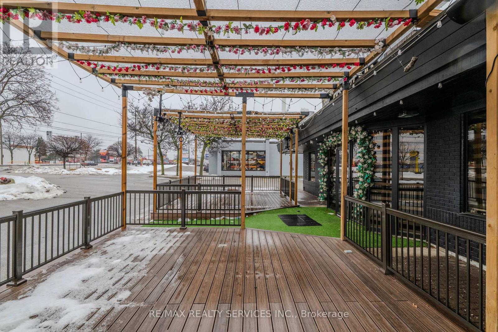 2055 Dundas Street, Mississauga, Ontario  L4X 2W1 - Photo 3 - W13422510