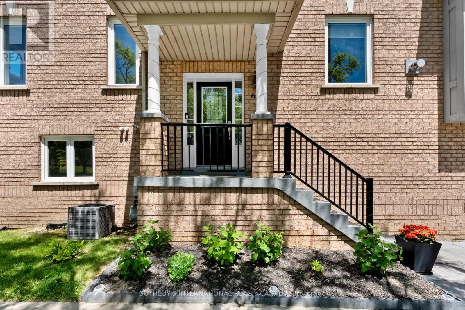 68 Harbourview Crescent, Toronto, Ontario  M8V 4B1 - Photo 3 - W13422552