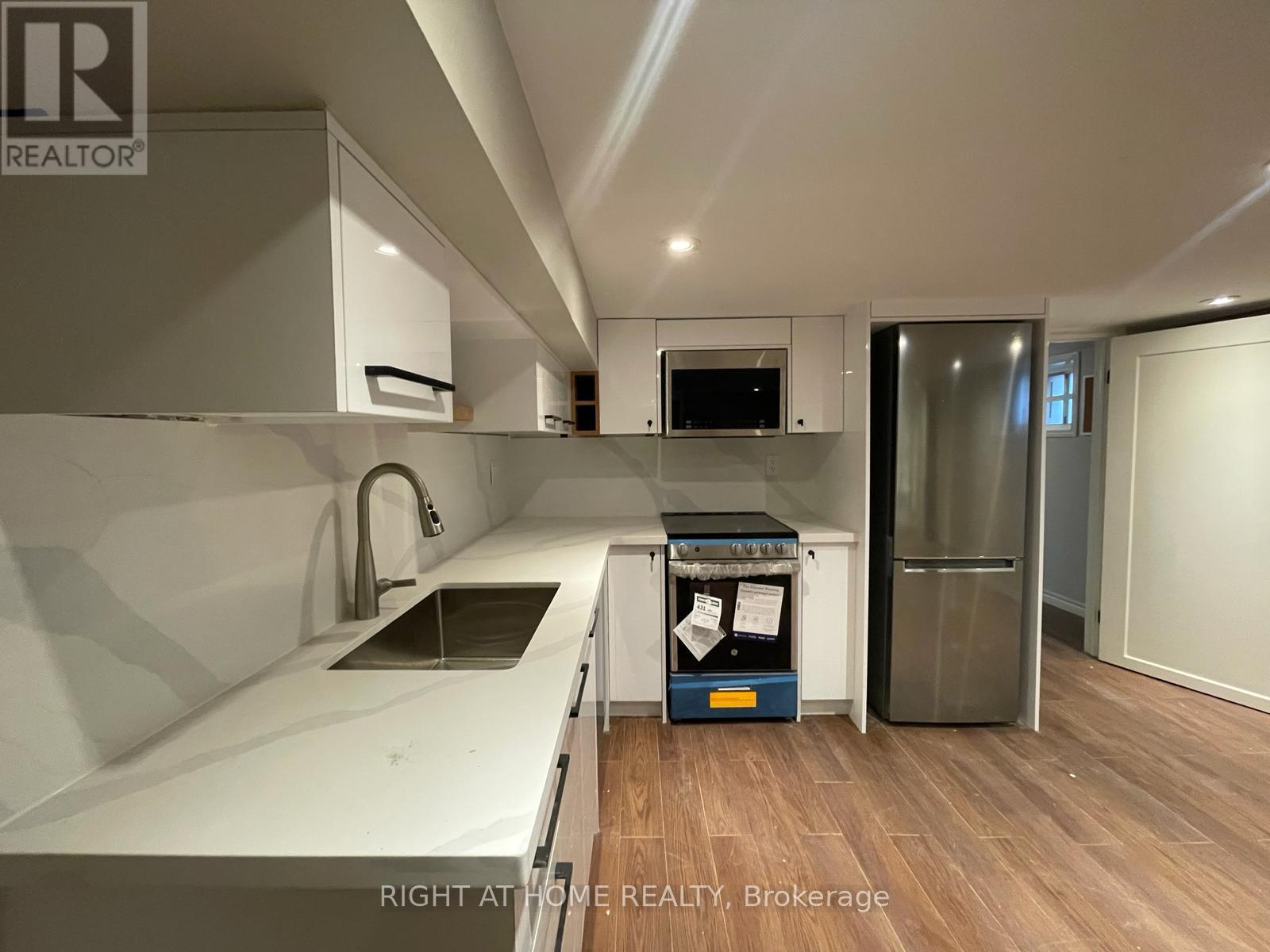 B - 807 DUPONT STREET, Toronto, Ontario