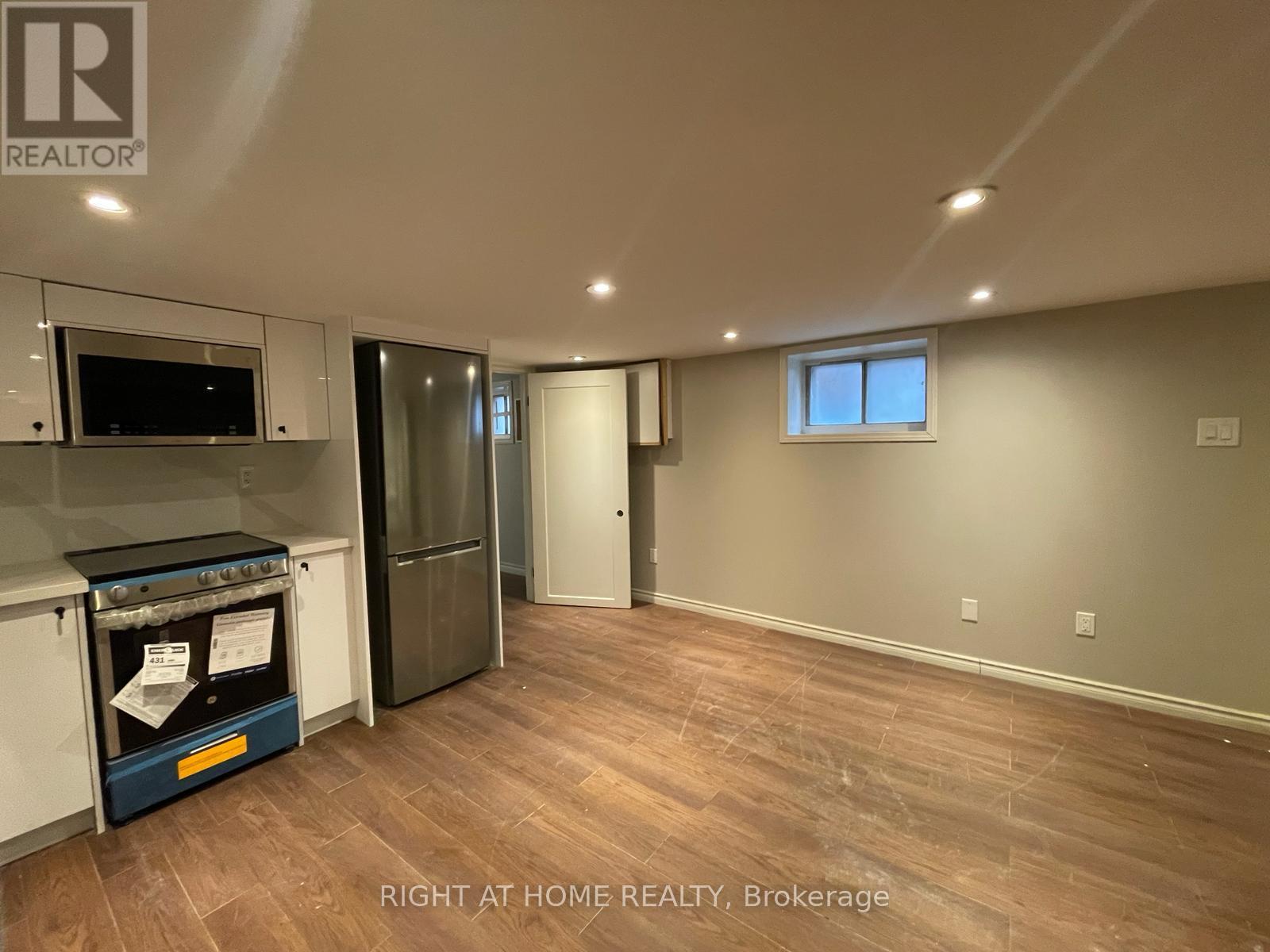 B - 807 Dupont Street, Toronto, Ontario  M6G 1Z7 - Photo 2 - W13422586