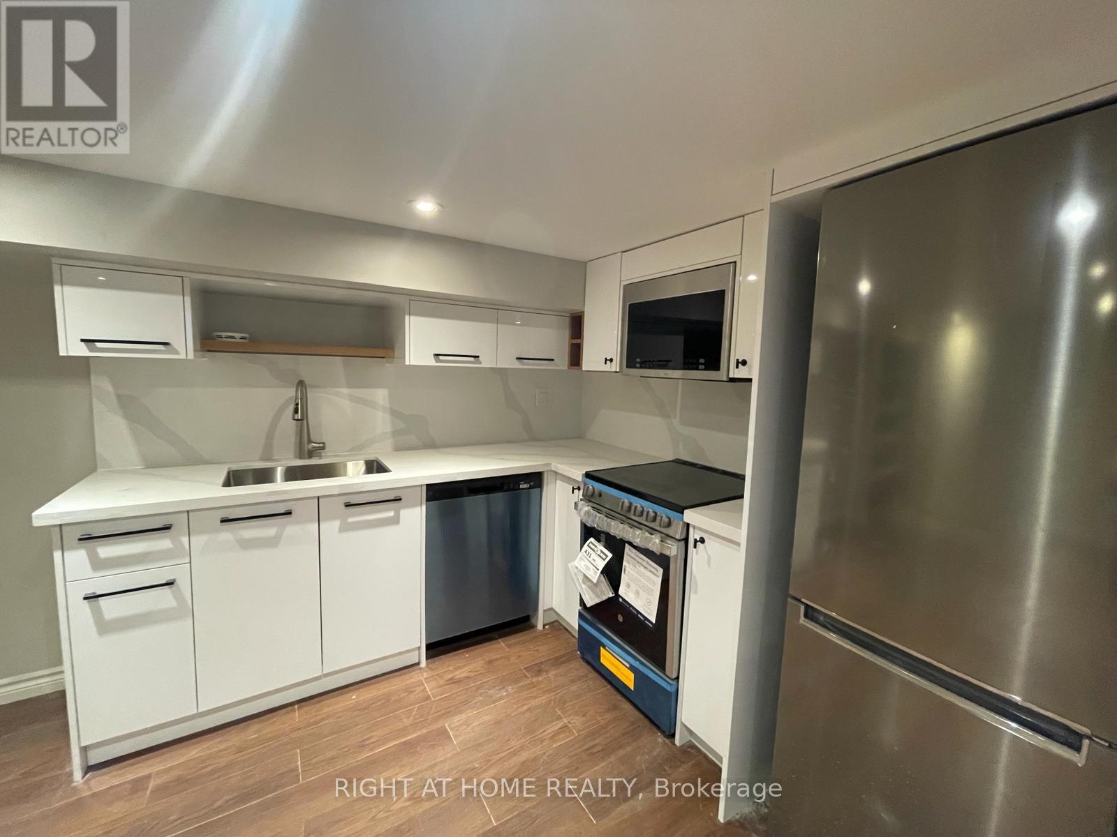 B - 807 Dupont Street, Toronto, Ontario  M6G 1Z7 - Photo 3 - W13422586