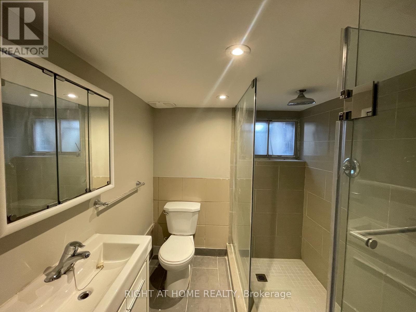 B - 807 Dupont Street, Toronto, Ontario  M6G 1Z7 - Photo 7 - W13422586