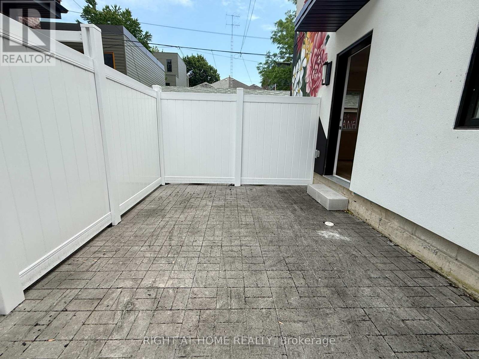 10 - 91 Barton Avenue, Toronto, Ontario  M6G 1P7 - Photo 16 - C13273512