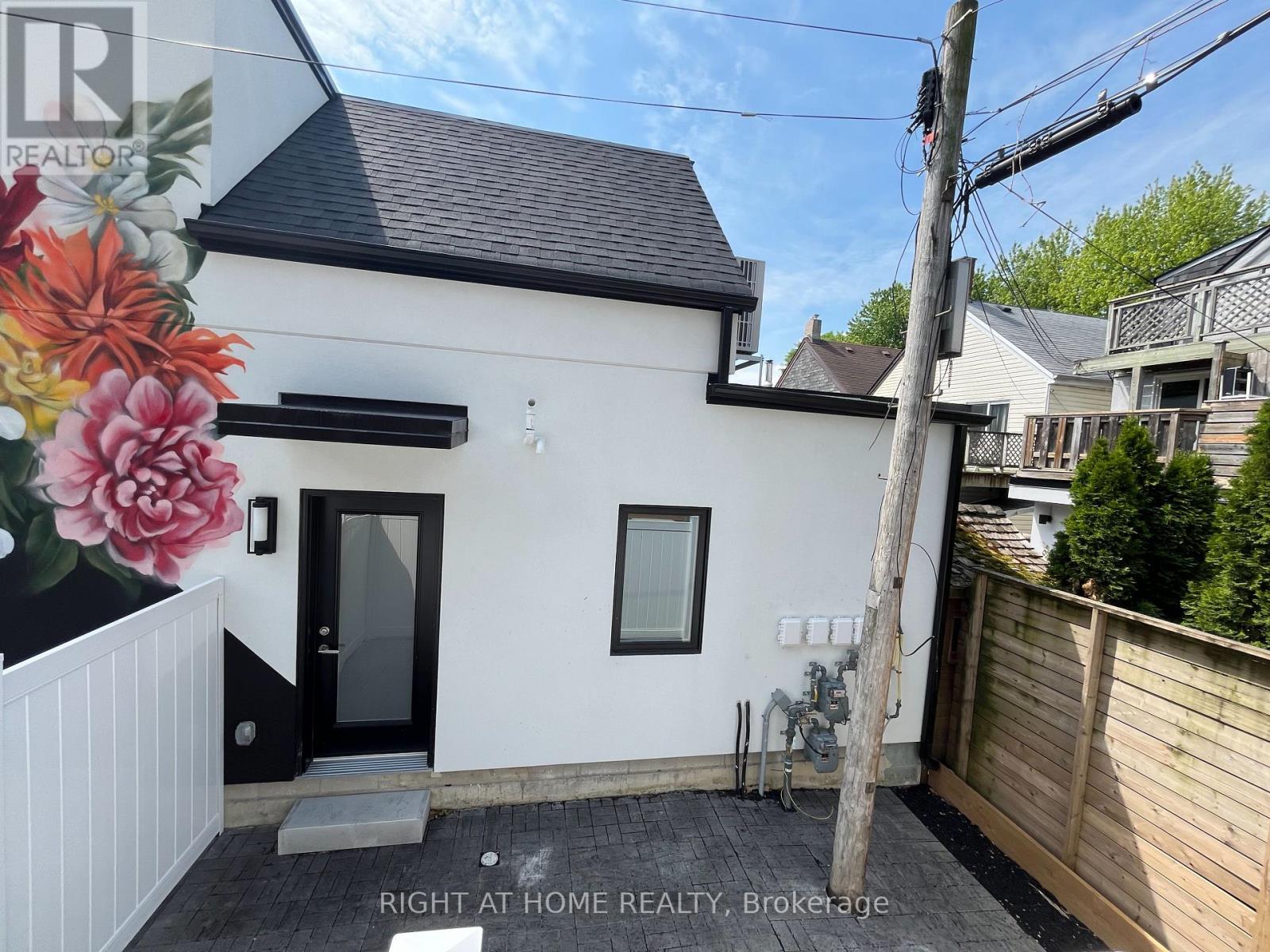 10 - 91 Barton Avenue, Toronto, Ontario  M6G 1P7 - Photo 15 - C13273512