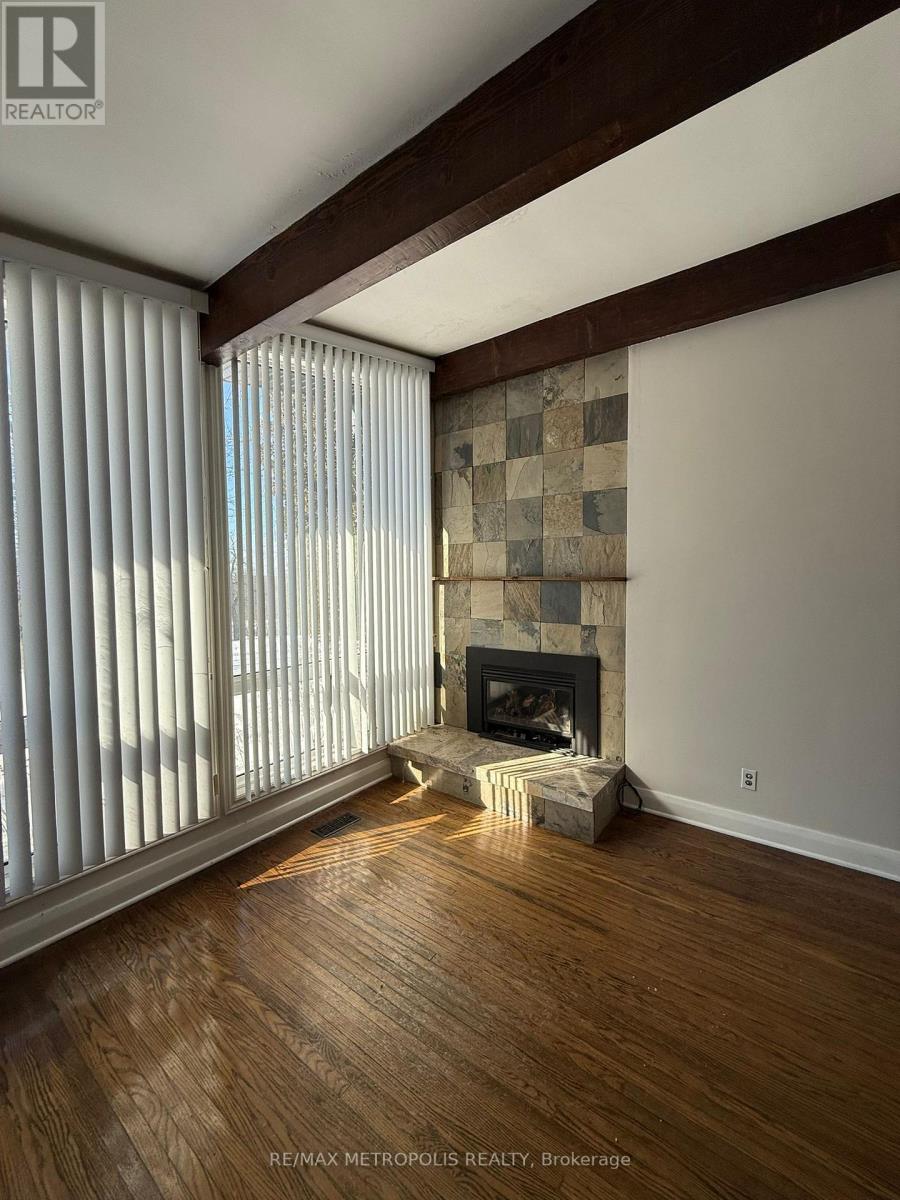 3975 Kinsale Road, Pickering, Ontario  L1Y 1E3 - Photo 3 - E12736064
