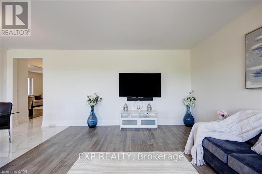 57 Hollybrook Trail, Kitchener, Ontario  N2R 0M5 - Photo 12 - X13422492