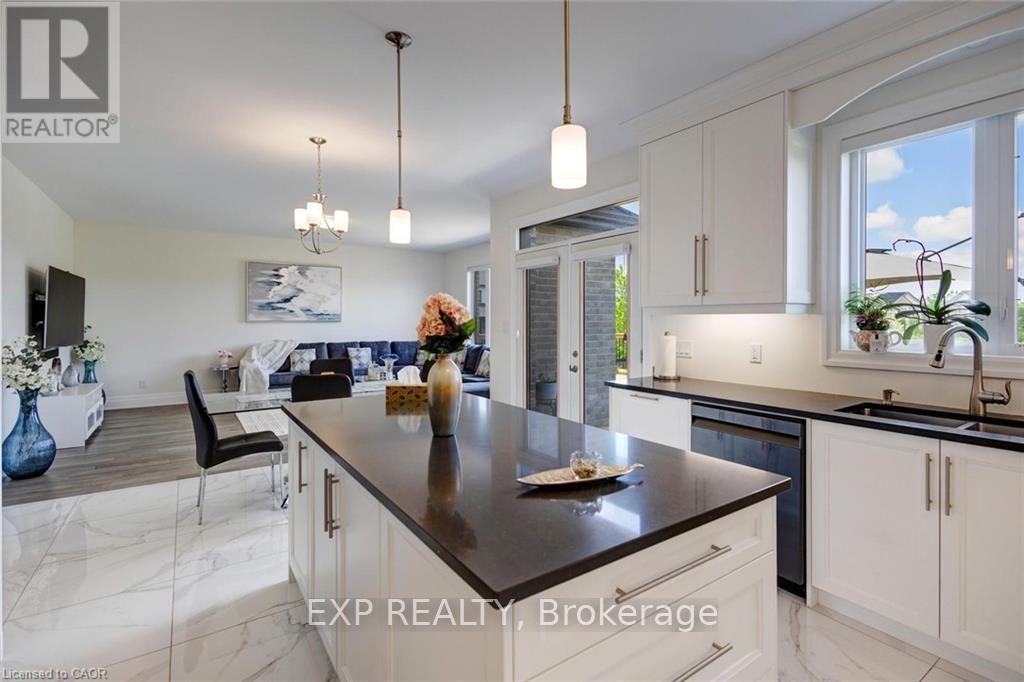 57 Hollybrook Trail, Kitchener, Ontario  N2R 0M5 - Photo 17 - X13422492
