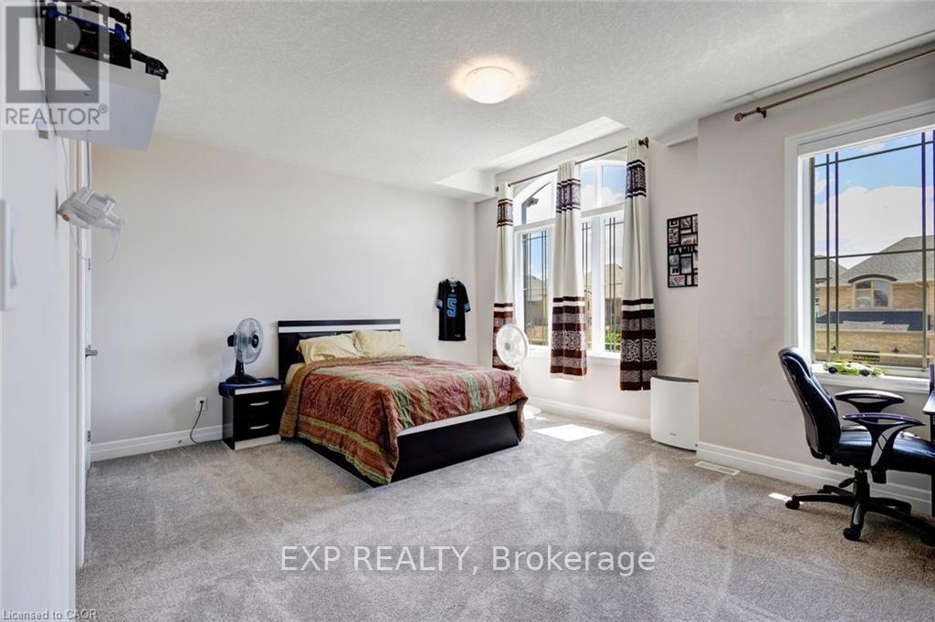 57 Hollybrook Trail, Kitchener, Ontario  N2R 0M5 - Photo 25 - X13422492