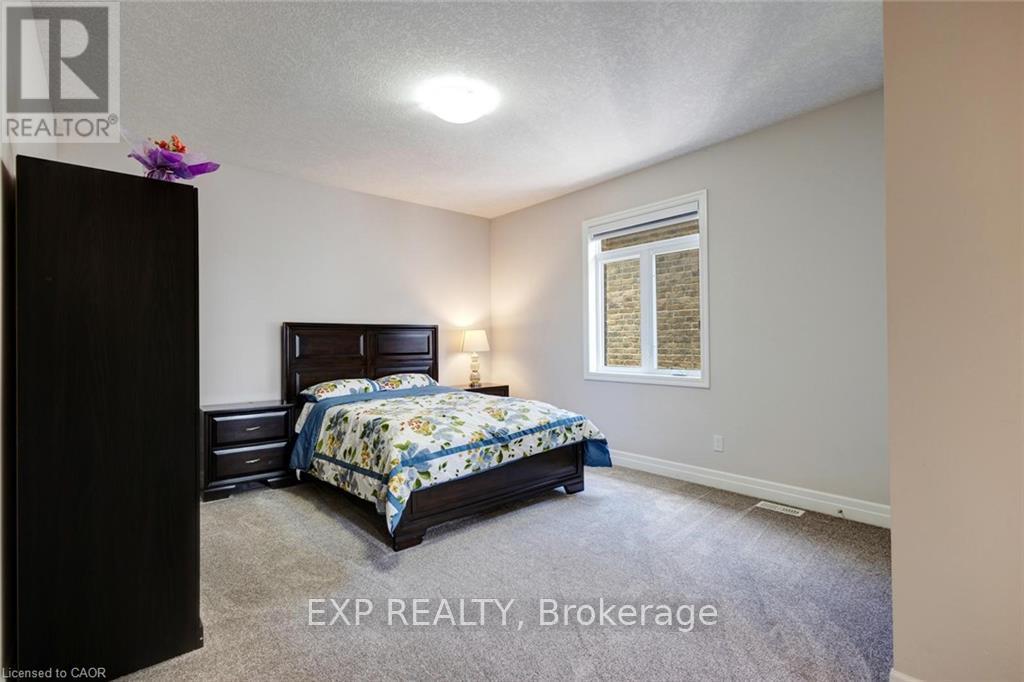 57 Hollybrook Trail, Kitchener, Ontario  N2R 0M5 - Photo 29 - X13422492