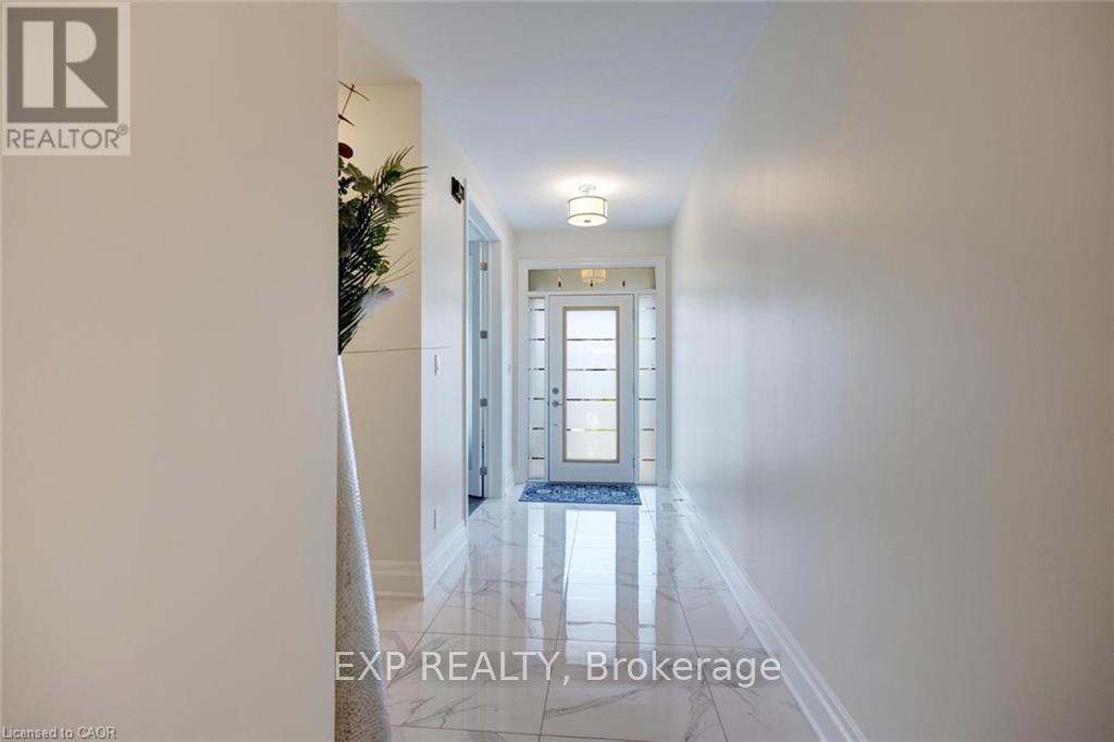 57 Hollybrook Trail, Kitchener, Ontario  N2R 0M5 - Photo 3 - X13422492