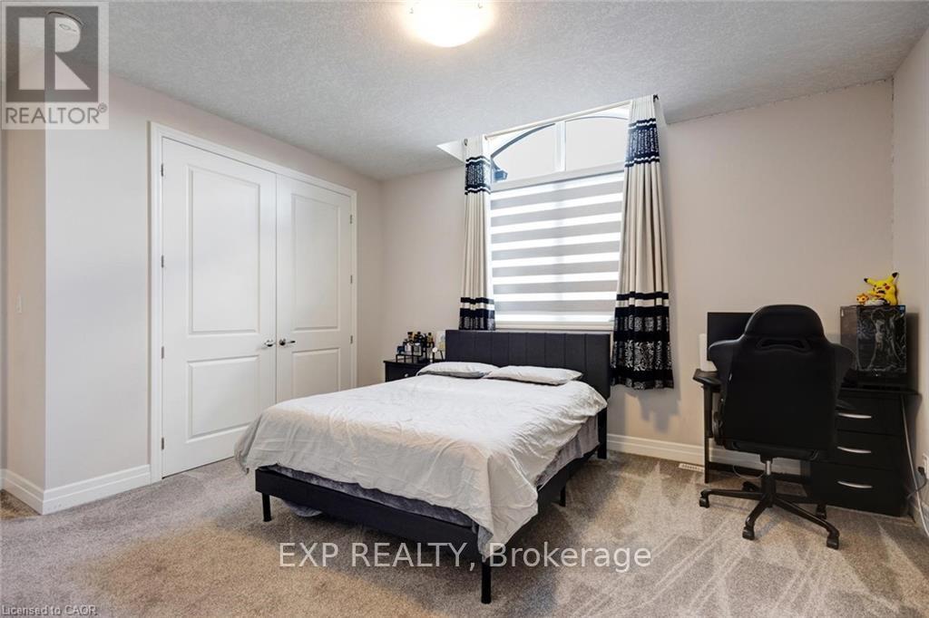 57 Hollybrook Trail, Kitchener, Ontario  N2R 0M5 - Photo 32 - X13422492