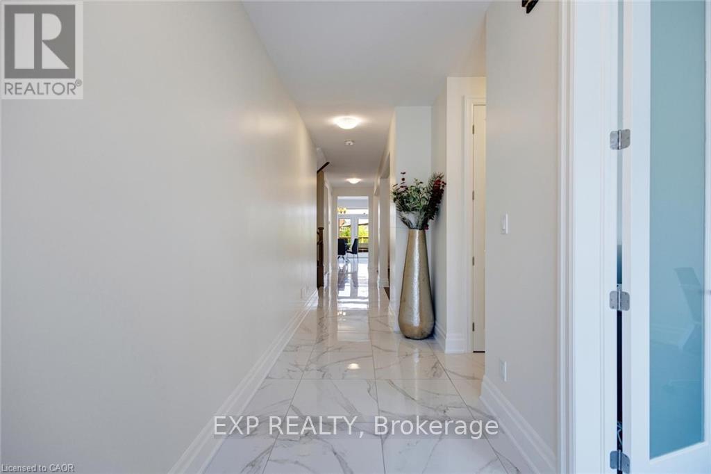 57 Hollybrook Trail, Kitchener, Ontario  N2R 0M5 - Photo 4 - X13422492