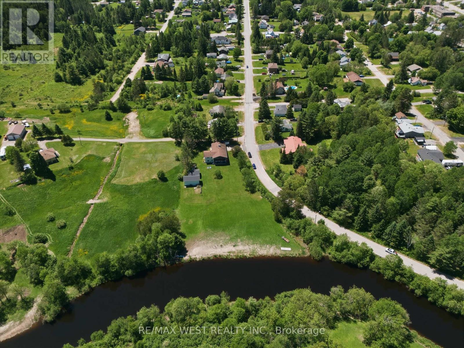 236 QUEEN STREET, Burk's Falls, Ontario