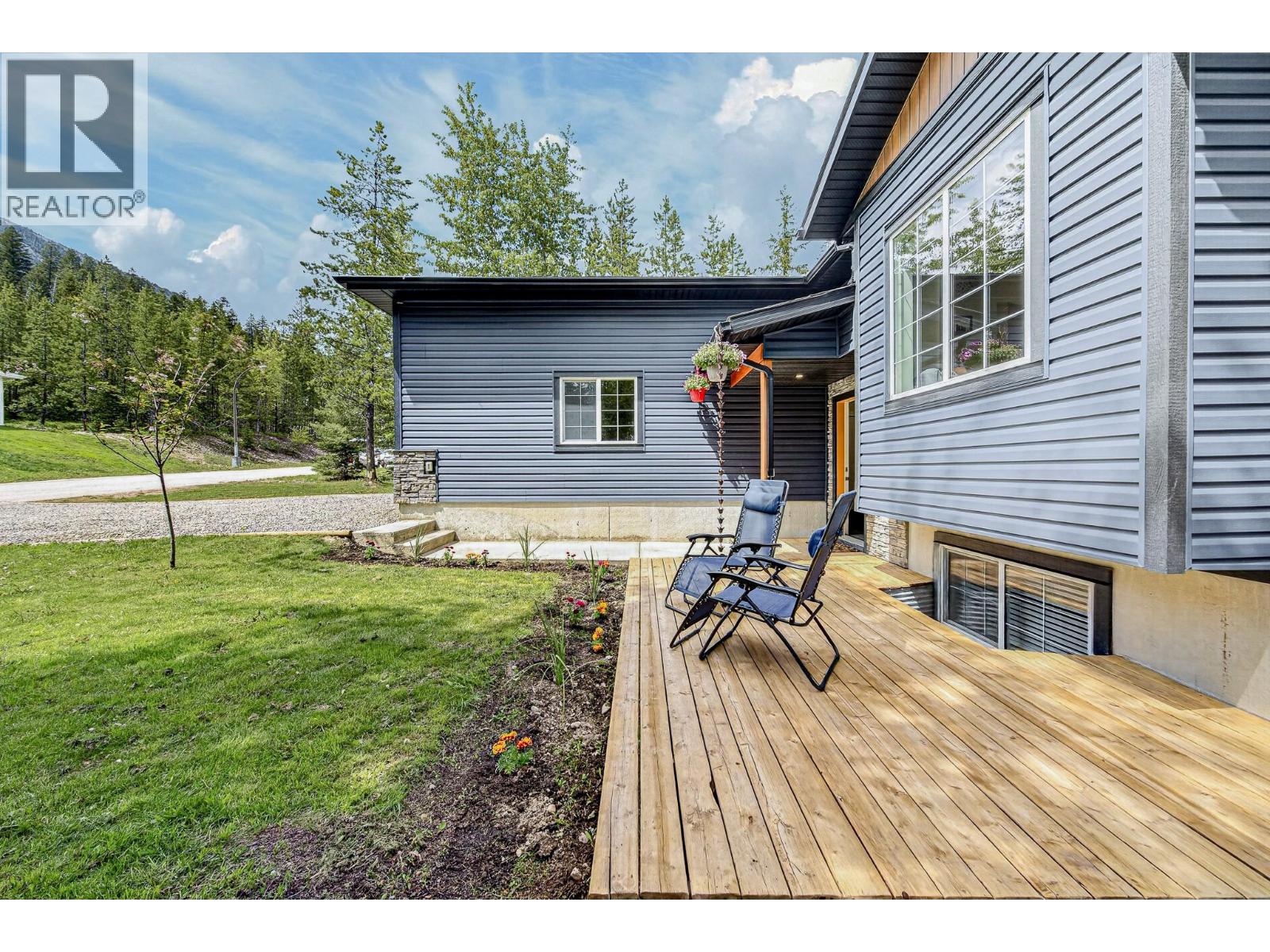 36 Driftwood Place, Elkford, British Columbia  V0B 1H0 - Photo 57 - 10389419
