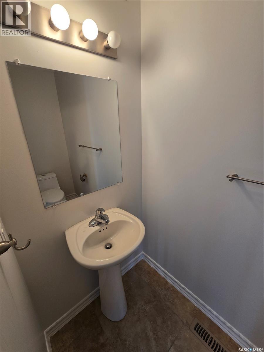 5 815 5th Street Ne, Weyburn, Saskatchewan  S4H 2K9 - Photo 25 - SK034646