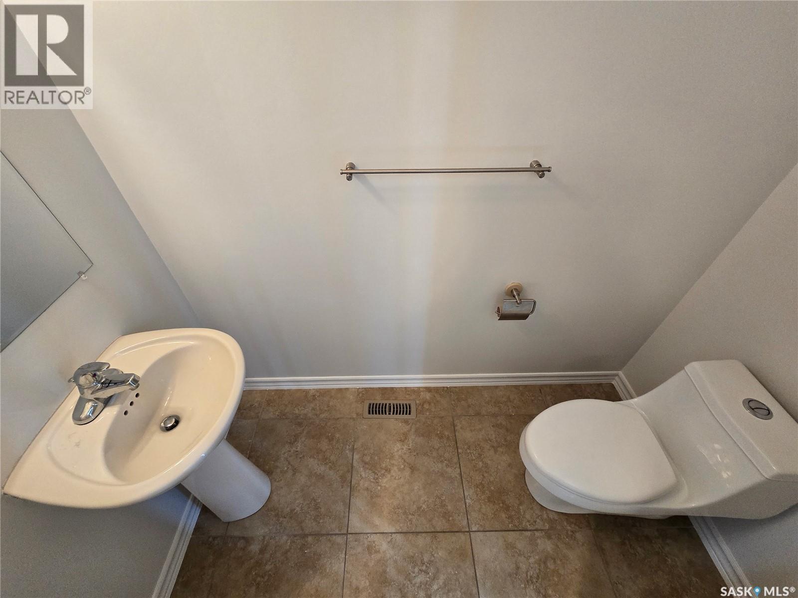 5 815 5th Street Ne, Weyburn, Saskatchewan  S4H 2K9 - Photo 26 - SK034646
