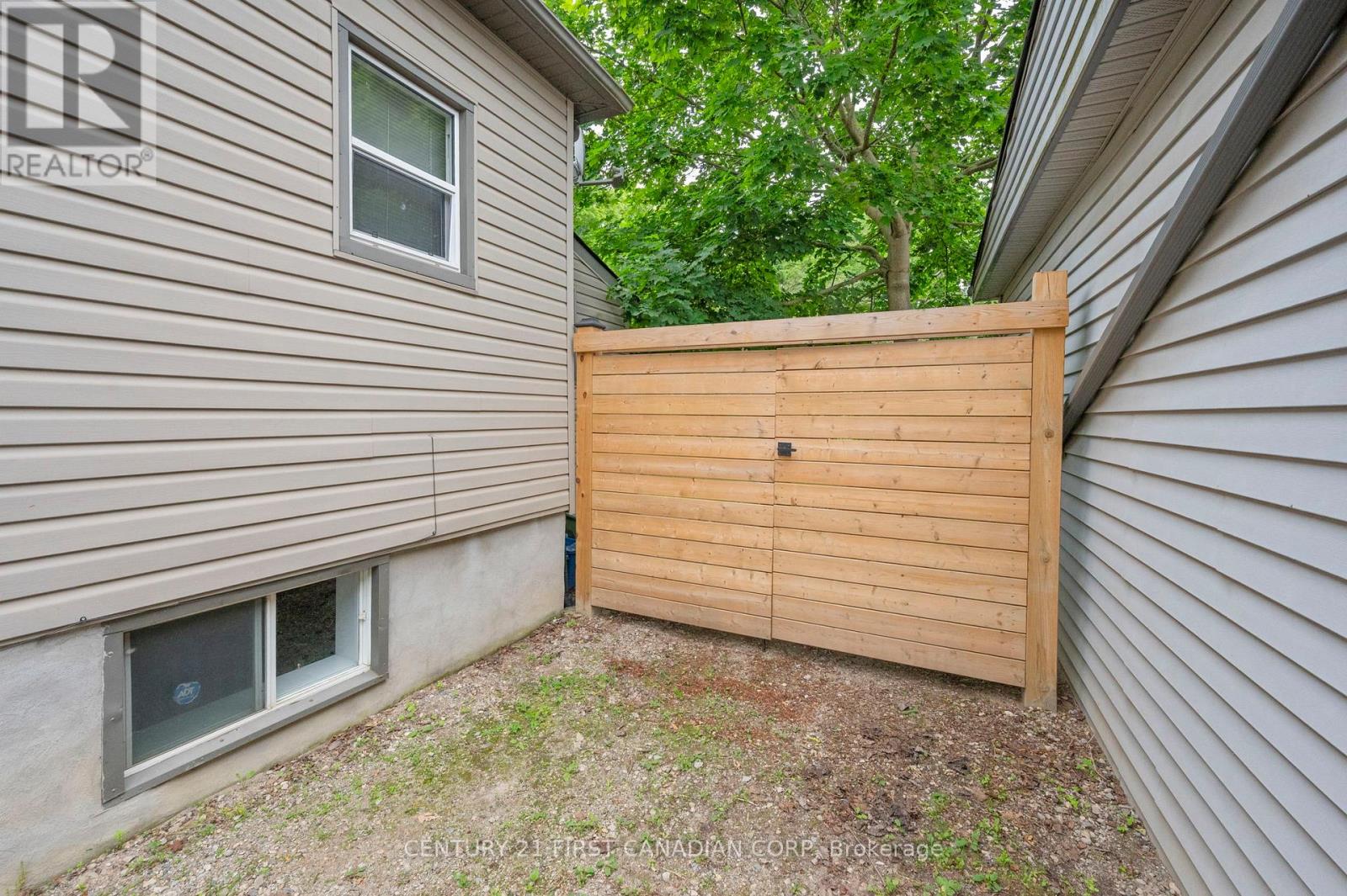 29 Weston Street, London South, Ontario  N6C 1R2 - Photo 4 - X13422650