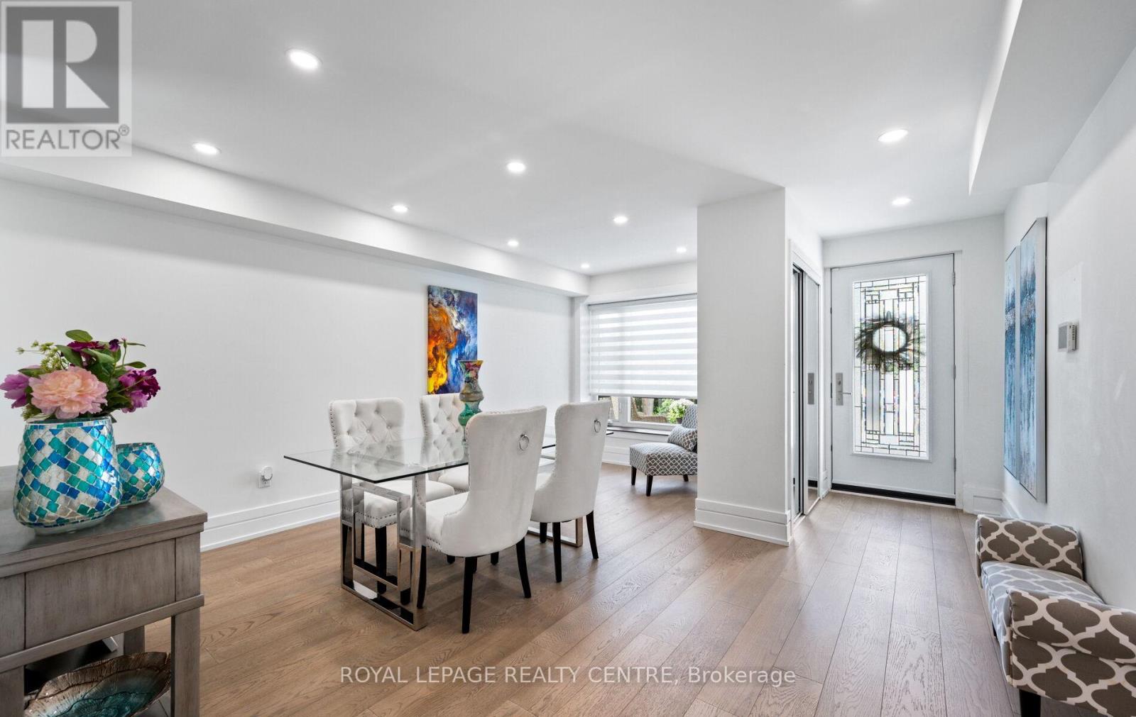 1071 Westmount Avenue, Mississauga, Ontario  L5E 1X5 - Photo 5 - W12959288