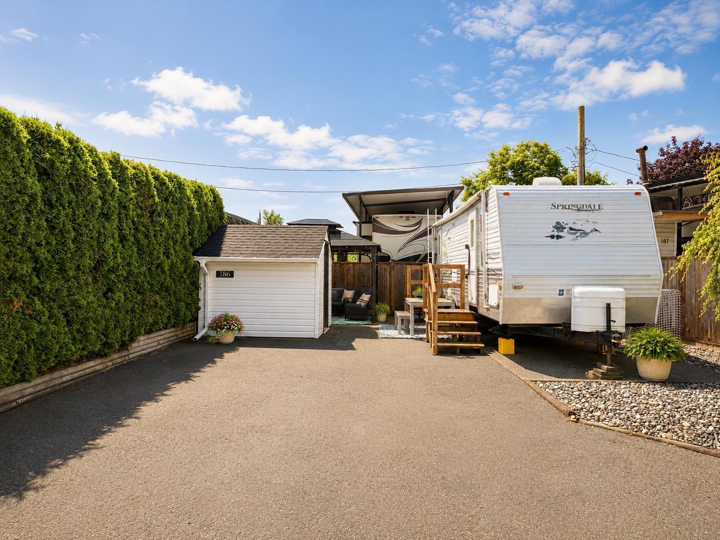 186 8400 Shook Road, Mission, British Columbia  V2V 7L5 - Photo 1 - R3133615
