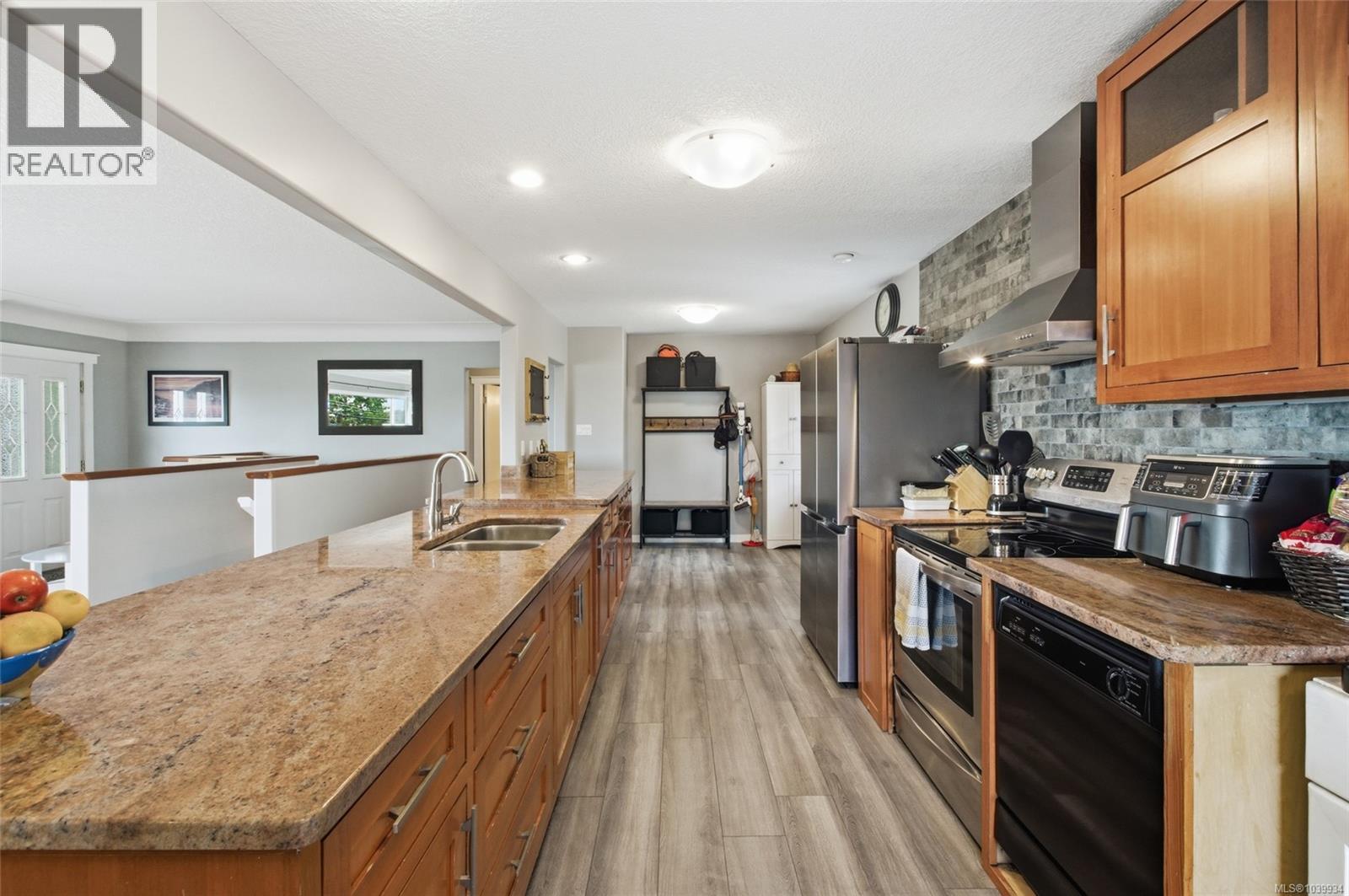 430 Davis Rd, Ladysmith, British Columbia V9G 1V5 - Photo 11 - 1039934