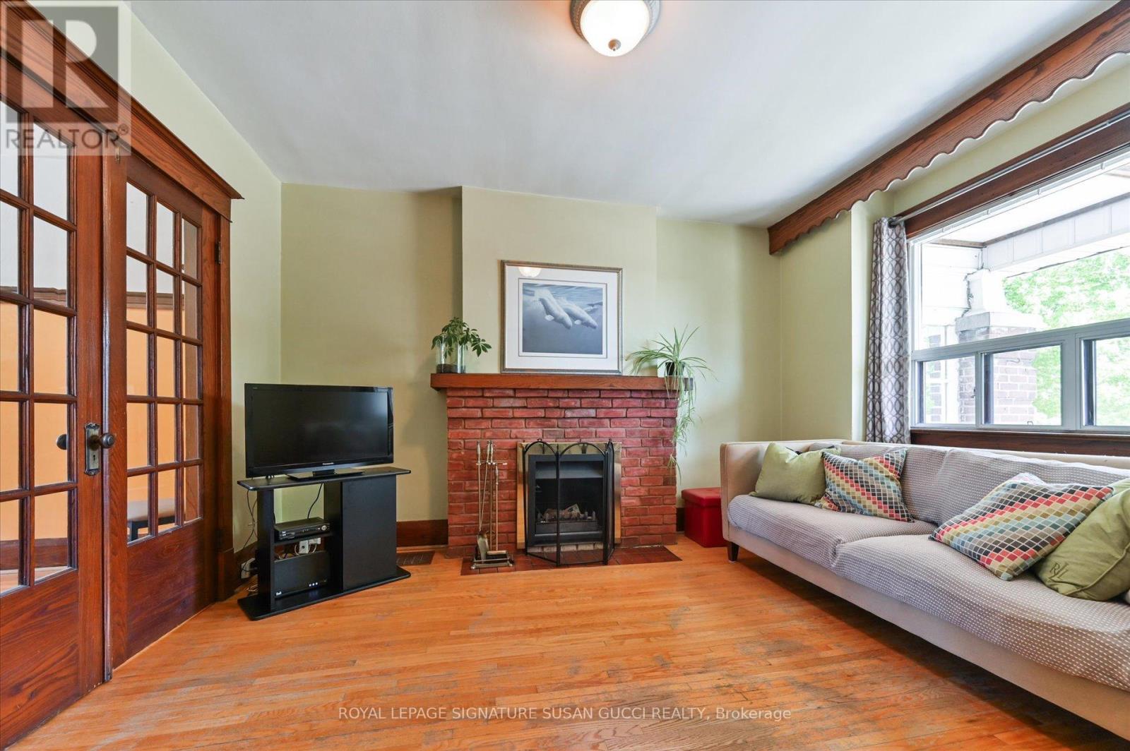 90 Glebeholme Boulevard, Toronto, Ontario  M4J 1S5 - Photo 5 - E13422750