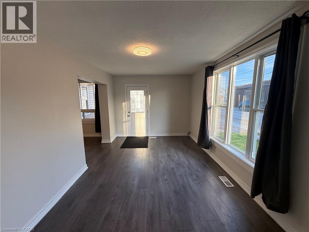 318 Lafontaine Street, Wallaceburg, Ontario  N8A 4H9 - Photo 5 - 40838052