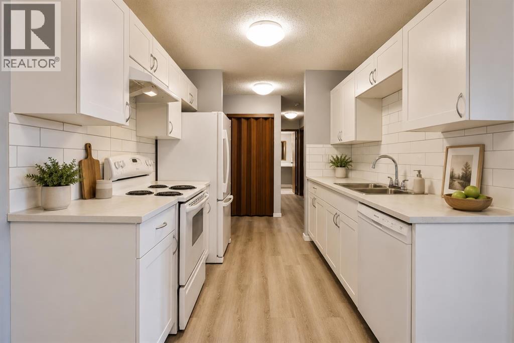 308, 85 Foxbend Crescent N, Lethbridge, Alberta  T1H 5T4 - Photo 2 - A2318038